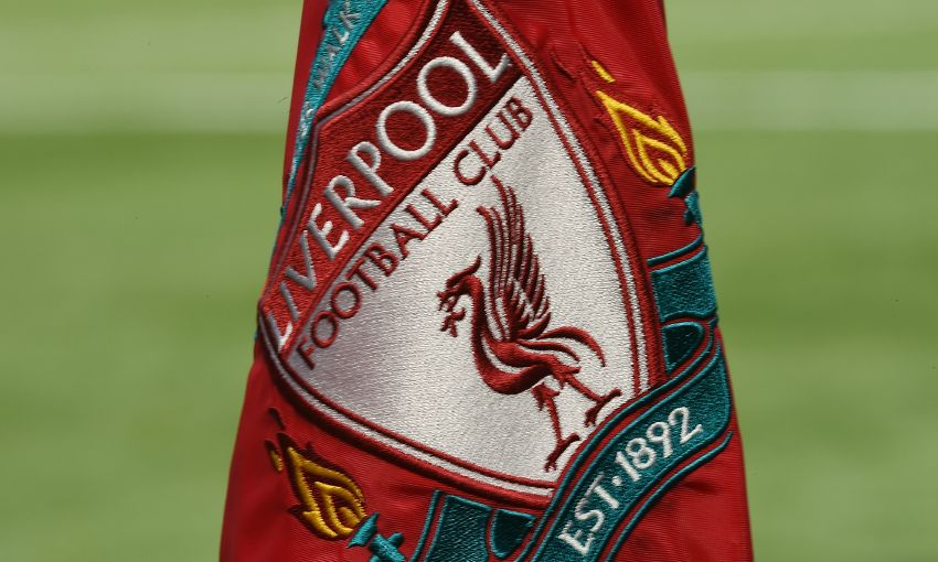 Liverpool Football Club escolhe ajudar pessoas necessitadas